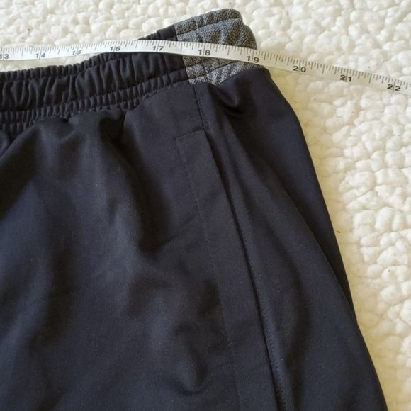 Under Armour Collegiate Wisconsin Badger Heatgear Loose Sz XXL Athletic Shorts - Picture 2 of 12